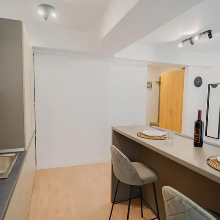 Nature's Haven: Studio Near Politehnica Park