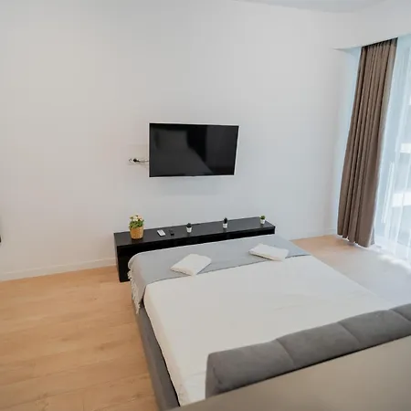 Nature's Haven: Studio Near Politehnica Park * Bucareste