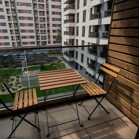 Nature's Haven: Studio Near Politehnica Park Apartament *