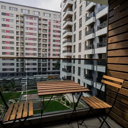 Nature's Haven: Studio Near Politehnica Park Apartament Bukareszt