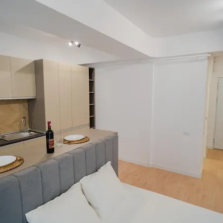 Nature's Haven: Studio Near Politehnica Park *