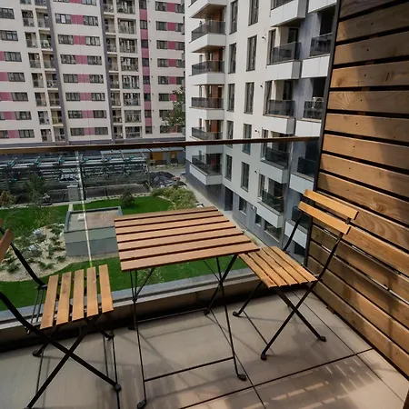 Nature's Haven: Studio Near Politehnica Park 아파트