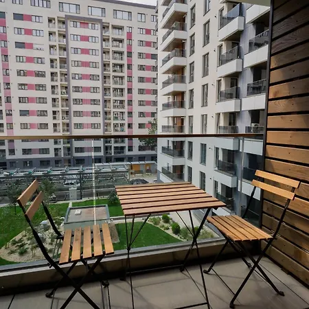 Nature's Haven: Studio Near Politehnica Park 아파트